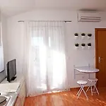 Ivi *